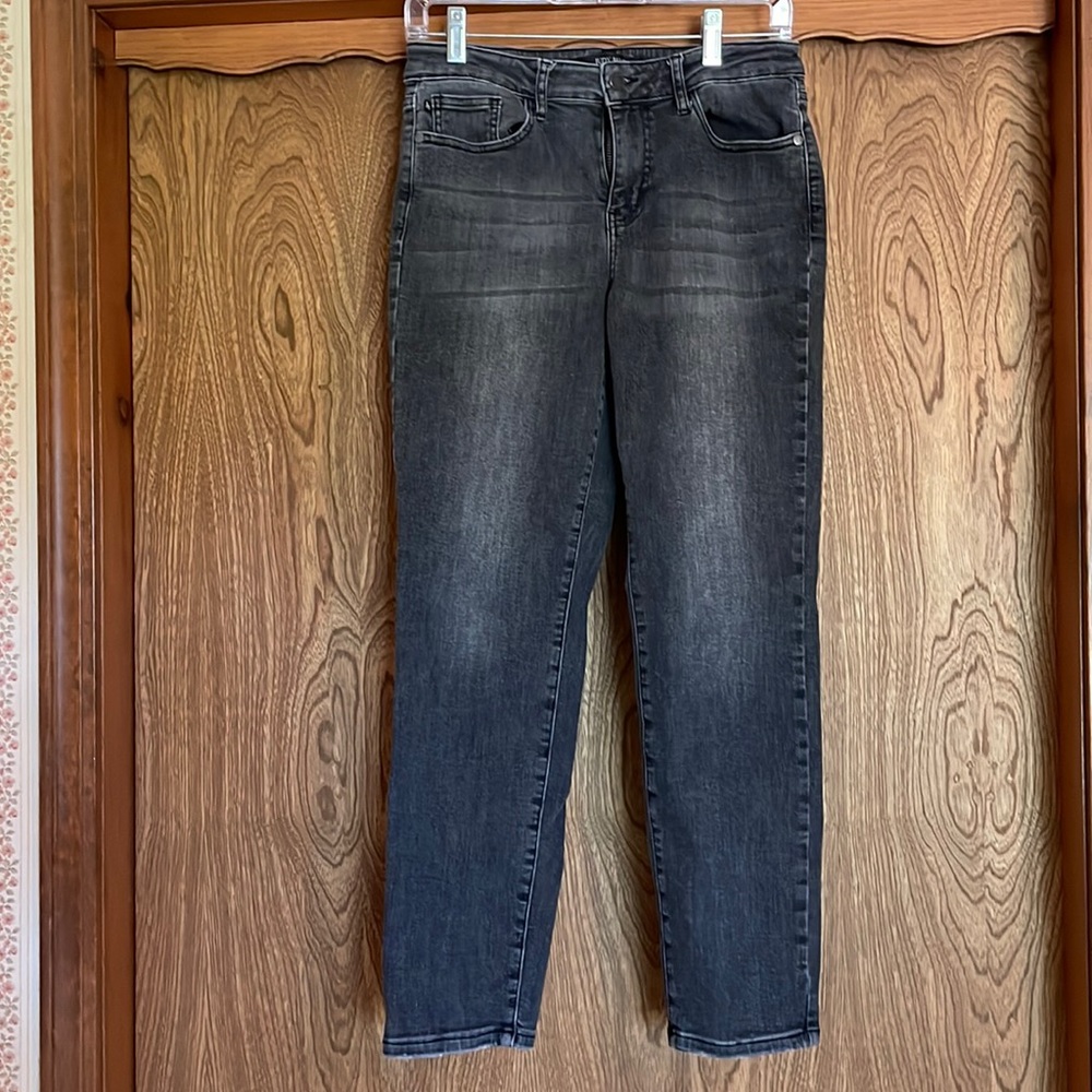 Judy Blue faded black crops, size 7/28